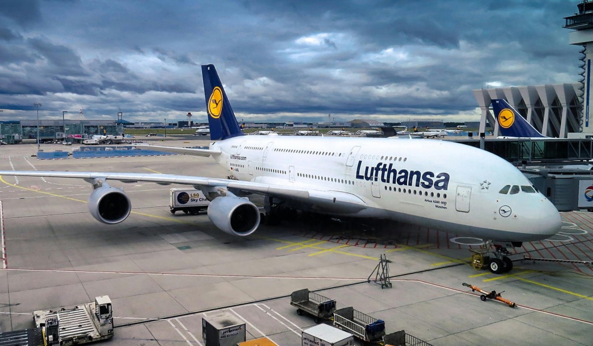 Auslandsverkehr erreicht fast das Niveau vor der Pandemie, Inlandsflüge bleiben deutlich zurück